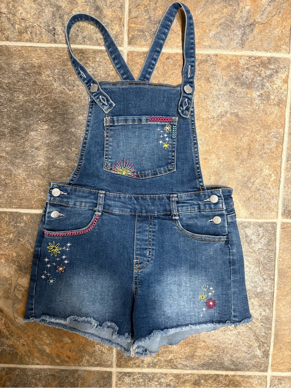 Cat & Jack Denim Blue Embroidered Girls Overall Shorts size M 7/8